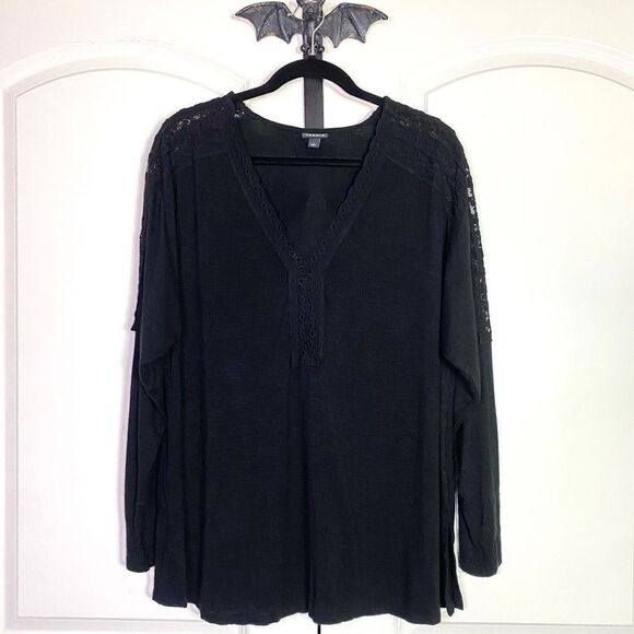 Torrid Black Tunic Blouse Crochet Lace Details, Stretchy, V-neck cut, size 1X - Picture 1 of 9